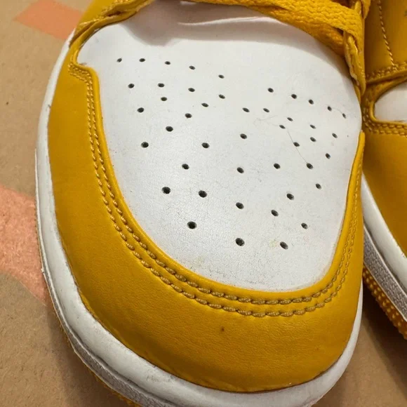 Jordan Sneakers Yellow and White - Picture 14 of 16